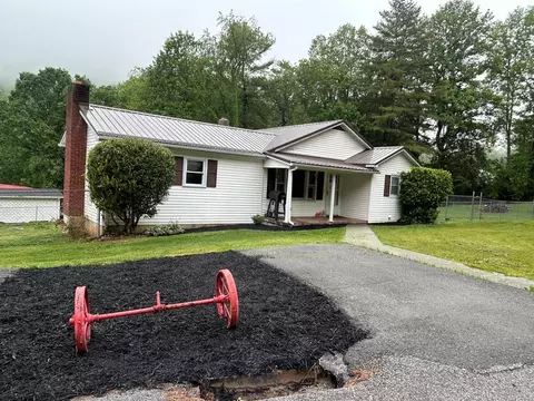489 Broadway Rd, Wytheville, VA 24382