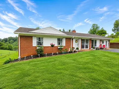 237 Wildwood Ln, Galax, VA 24333