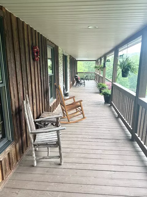 Exterior - 207 Knobs Ln, Cedar Bluff, VA 24609 photo 6 of 20