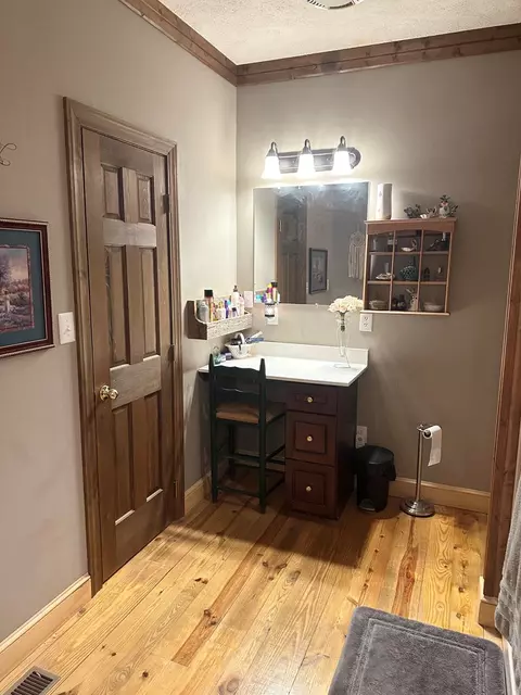 Bath - 207 Knobs Ln, Cedar Bluff, VA 24609 photo 4 of 5