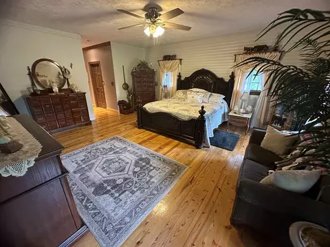 Bedroom - 207 Knobs Ln, Cedar Bluff, VA 24609 photo 1 of 4