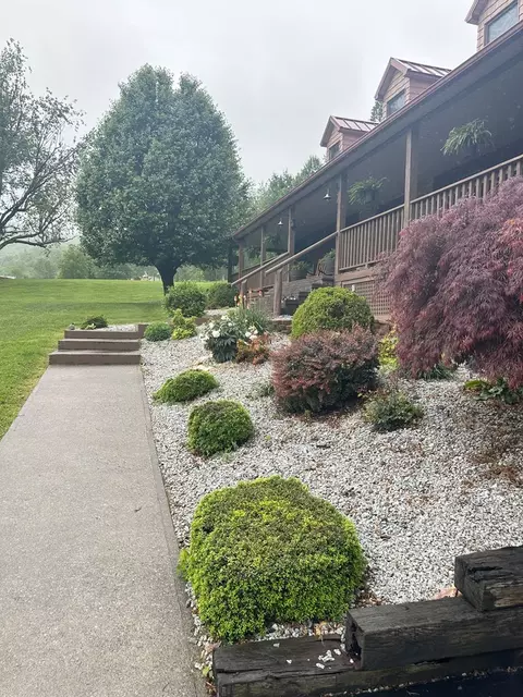 Exterior - 207 Knobs Ln, Cedar Bluff, VA 24609 photo 4 of 20