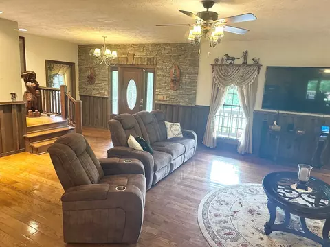 Living - 207 Knobs Ln, Cedar Bluff, VA 24609 photo 3 of 3