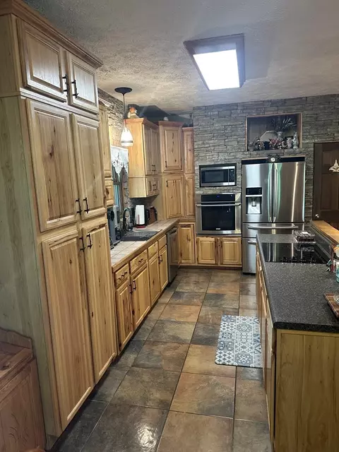 Kitchen - 207 Knobs Ln, Cedar Bluff, VA 24609 photo 3 of 5