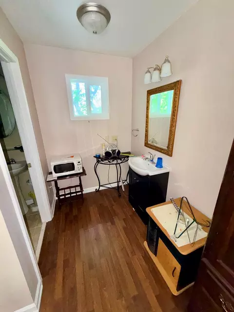 Bath - 728 Groundhog Hills Rd, Hillsville, VA 24343 photo 3 of 4