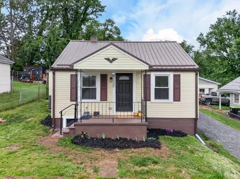 728 Elizabeth St, Pulaski, VA 24301