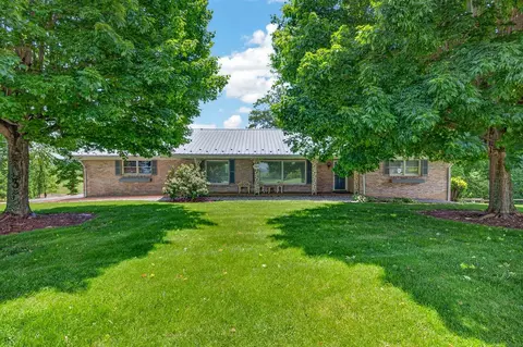 301 Mountain View Ave, Rural Retreat, VA 24368