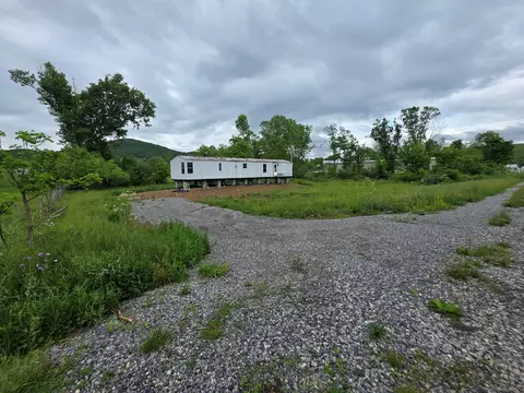 151 Park St, Max Meadows, VA 24360 photo 6