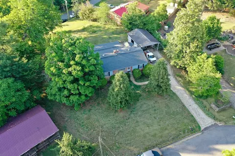 906 Childress Dr, Martinsville, VA 24112