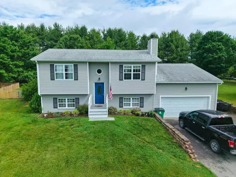 1460 W View Dr, Christiansburg, VA 24073