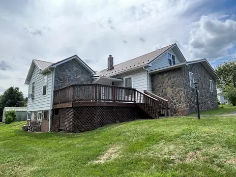 131 Lansworth Dr, Austinville, VA 24312