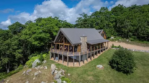 2725 Point Lookout Ln, Independence, VA 24348