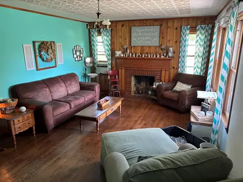 Living - 713 Powerhouse Rd, Independence, VA 24348 photo 3 of 4