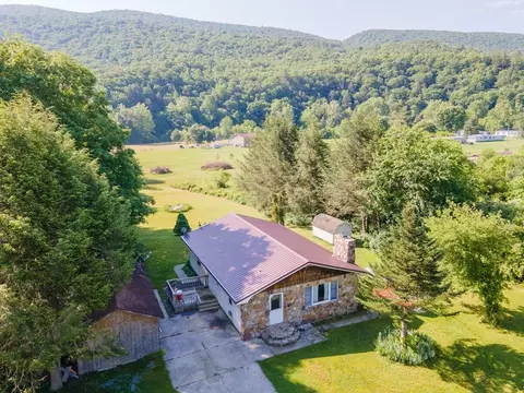 130 Plum Ln, Bastian, VA 24314
