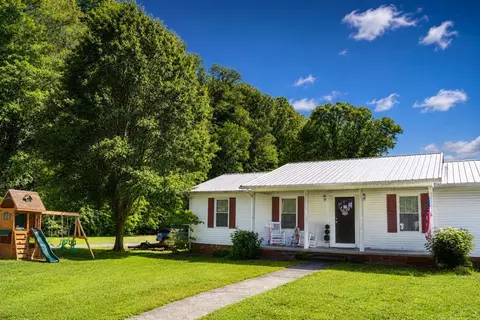 142 4th St, Cedar Bluff, VA 24609