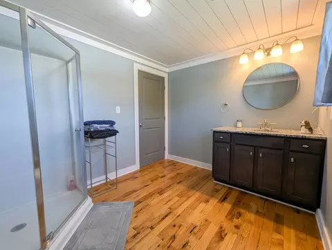Bath - 3865 Ayers Orchard Rd, Stuart, VA 24171 photo 7 of 8
