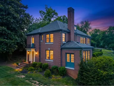290 Long Crescent Dr, Bristol, VA 24201