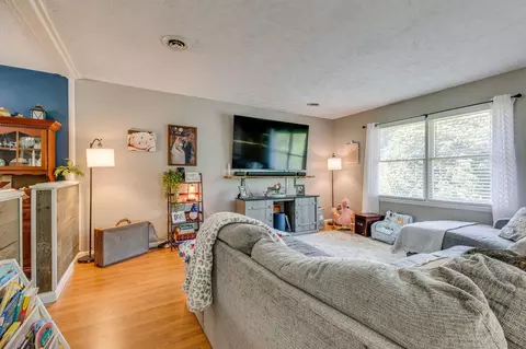 Living - 636 E 2nd St, Richlands, VA 24641 photo 1 of 2