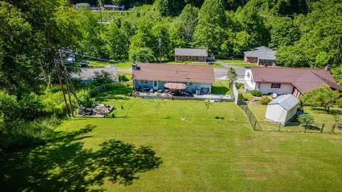 View/Area - 636 E 2nd St, Richlands, VA 24641 photo 2 of 3