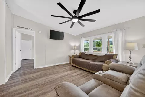 Living - 1439 Ivanhoe Rd, Max Meadows, VA 24360 photo 2 of 3