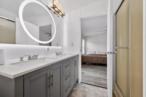 Bath - 1439 Ivanhoe Rd, Max Meadows, VA 24360 photo 3 of 5