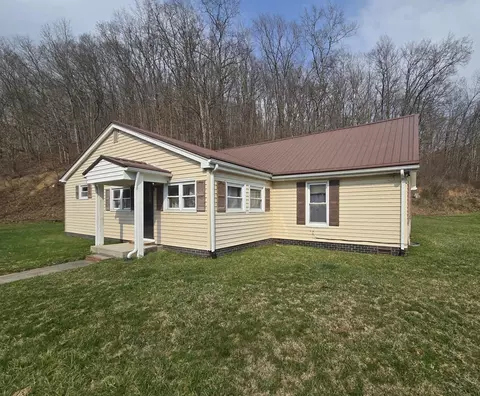 2382 Adria Rd, North Tazewell, VA 24630