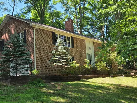 7228 Timberlane Dr, Radford, VA 24141