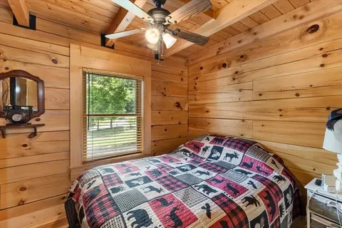 Bedroom - 420 Riverview Rd, Ivanhoe, VA 24350 photo 2 of 5