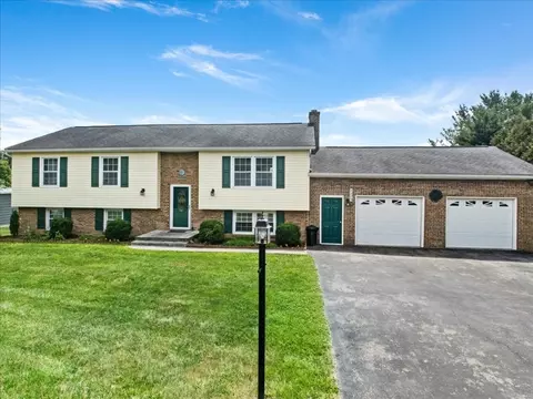 Exterior - 5423 Ridgeview Waye, Dublin, VA 24084 photo 3 of 26