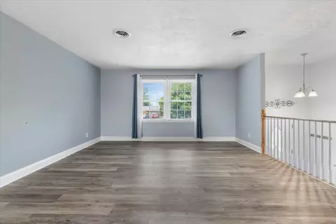 Living - 5423 Ridgeview Waye, Dublin, VA 24084 photo 2 of 8