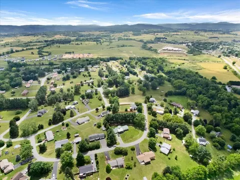 View/Area - 5423 Ridgeview Waye, Dublin, VA 24084 photo 7 of 13