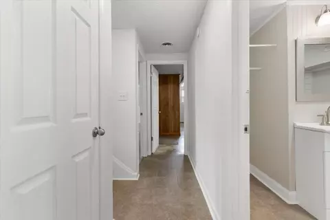 Entry Way - 5423 Ridgeview Waye, Dublin, VA 24084 photo 4 of 5