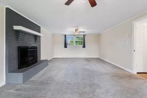 Living - 5423 Ridgeview Waye, Dublin, VA 24084 photo 7 of 8