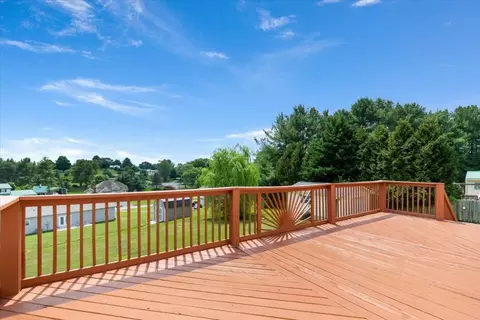 Exterior - 5423 Ridgeview Waye, Dublin, VA 24084 photo 9 of 26
