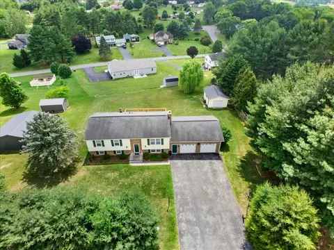 View/Area - 5423 Ridgeview Waye, Dublin, VA 24084 photo 3 of 13