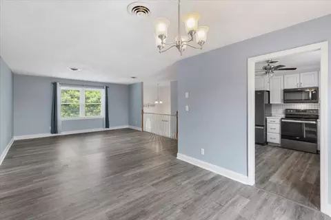 Living - 5423 Ridgeview Waye, Dublin, VA 24084 photo 5 of 8