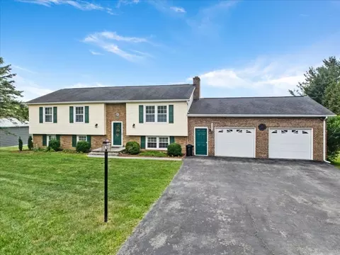 Exterior - 5423 Ridgeview Waye, Dublin, VA 24084 photo 2 of 26