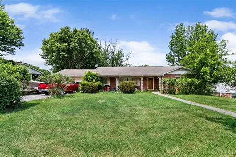 1303 Hopkins Dr, Pulaski, VA 24301