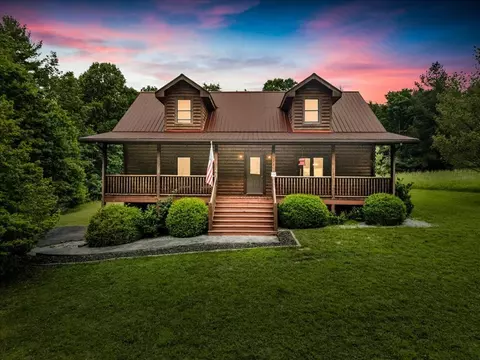 173 Cavalier Dr, Hillsville, VA 24343