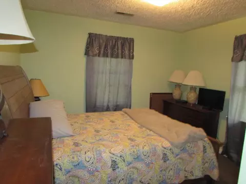 Bedroom - 2382 Wysor Hwy, Draper, VA 24324 photo 3 of 4