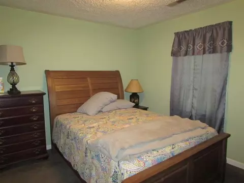 Bedroom - 2382 Wysor Hwy, Draper, VA 24324 photo 2 of 4