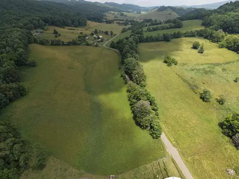 1044 Mitchell Valley Rd, Marion, VA 24354
