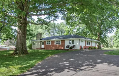 307 NE Morningside Ln, Abingdon, VA 24210