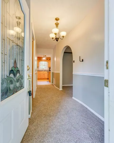 Entry Way - 8775 Sandlick Rd, Bee, VA 24217 photo 1 of 2