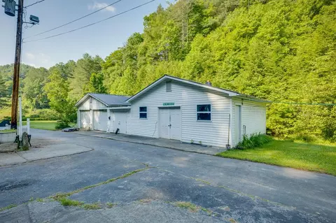 Exterior - 8775 Sandlick Rd, Bee, VA 24217 photo 6 of 7