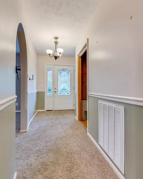Entry Way - 8775 Sandlick Rd, Bee, VA 24217 photo 2 of 2