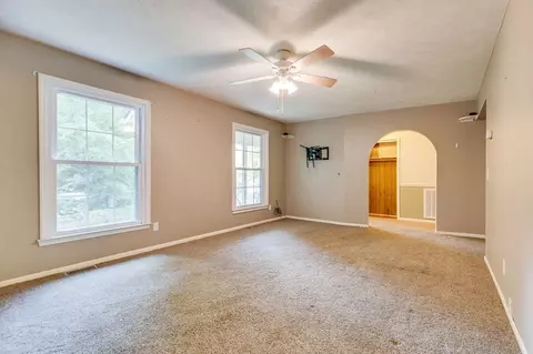 Living - 8775 Sandlick Rd, Bee, VA 24217 photo 2 of 5