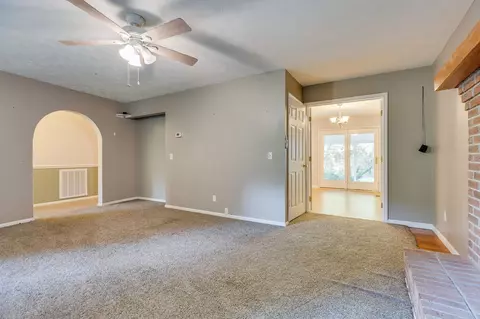 Living - 8775 Sandlick Rd, Bee, VA 24217 photo 3 of 5