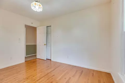Bedroom - 8775 Sandlick Rd, Bee, VA 24217 photo 5 of 9
