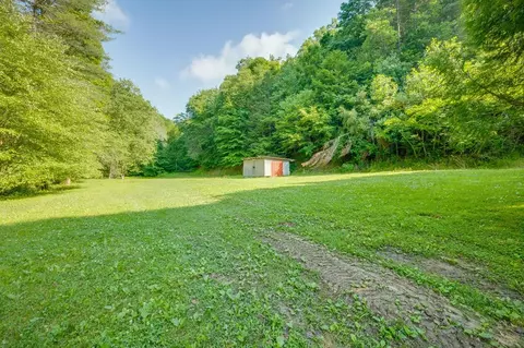Exterior - 8775 Sandlick Rd, Bee, VA 24217 photo 5 of 7